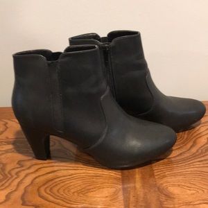 Platforms heeled booties